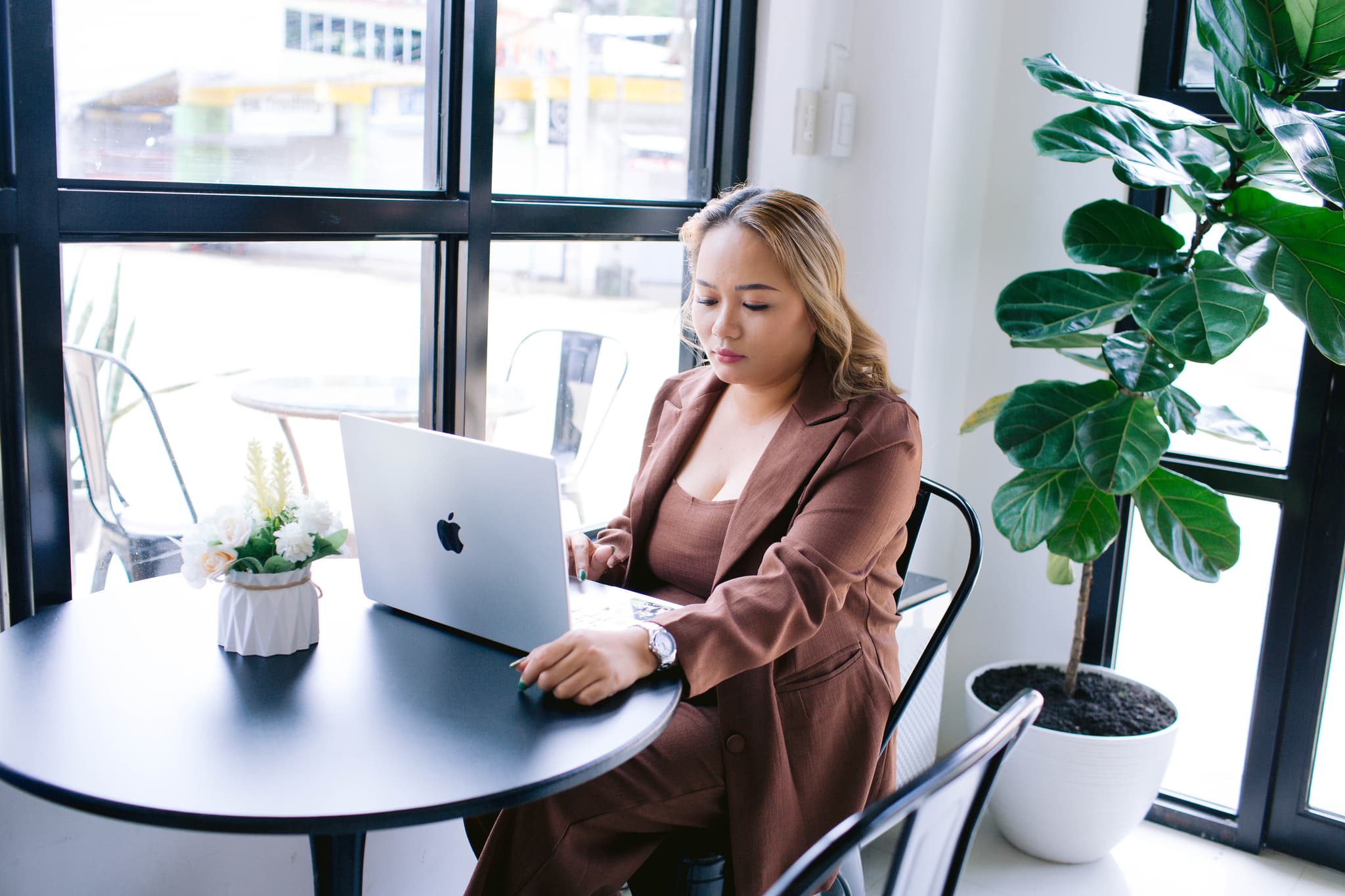 Founder working with virtual assistant support systems